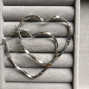 ✨Silver Heart Hoop Earrings